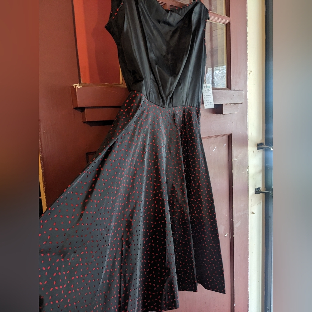 Absolutely adorable 1950s handsewn vintage party dress